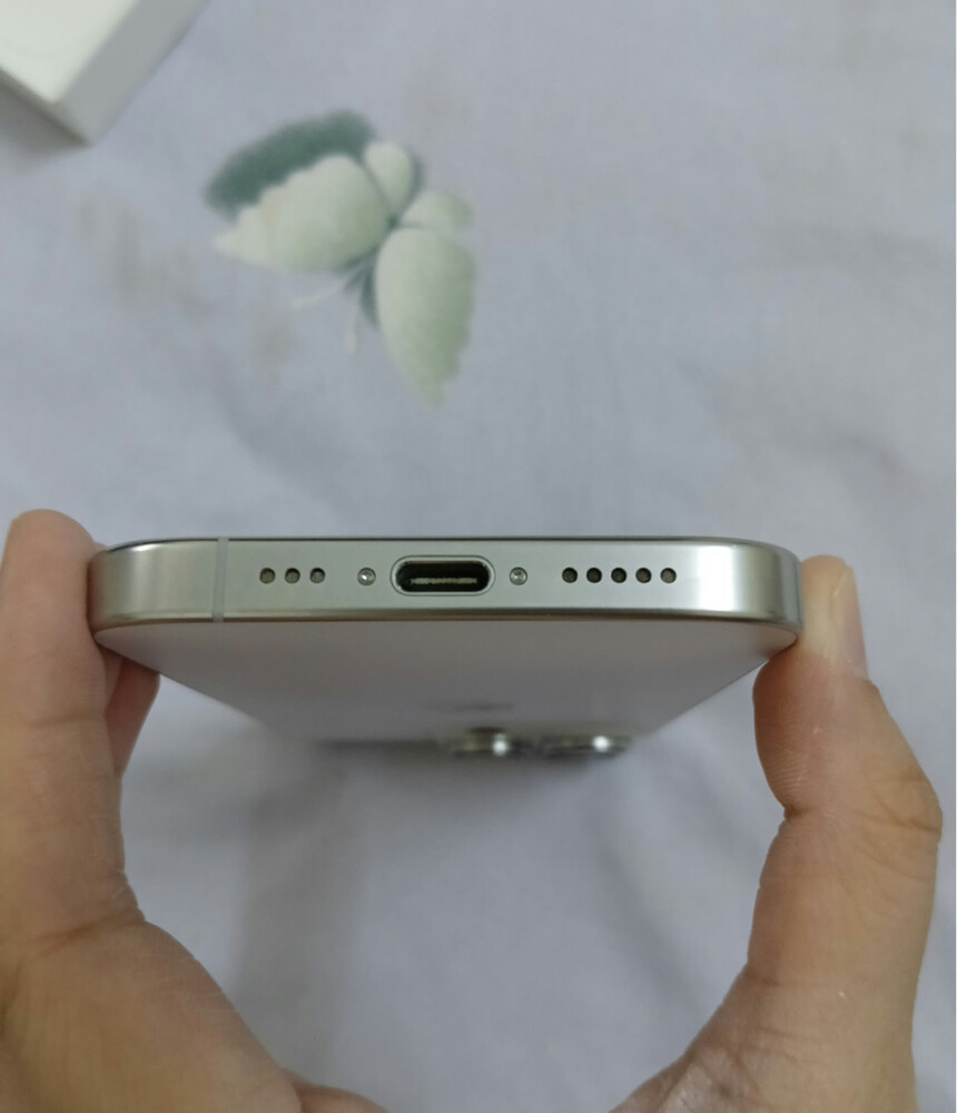 iPhone 16 pro 256 GB - 4