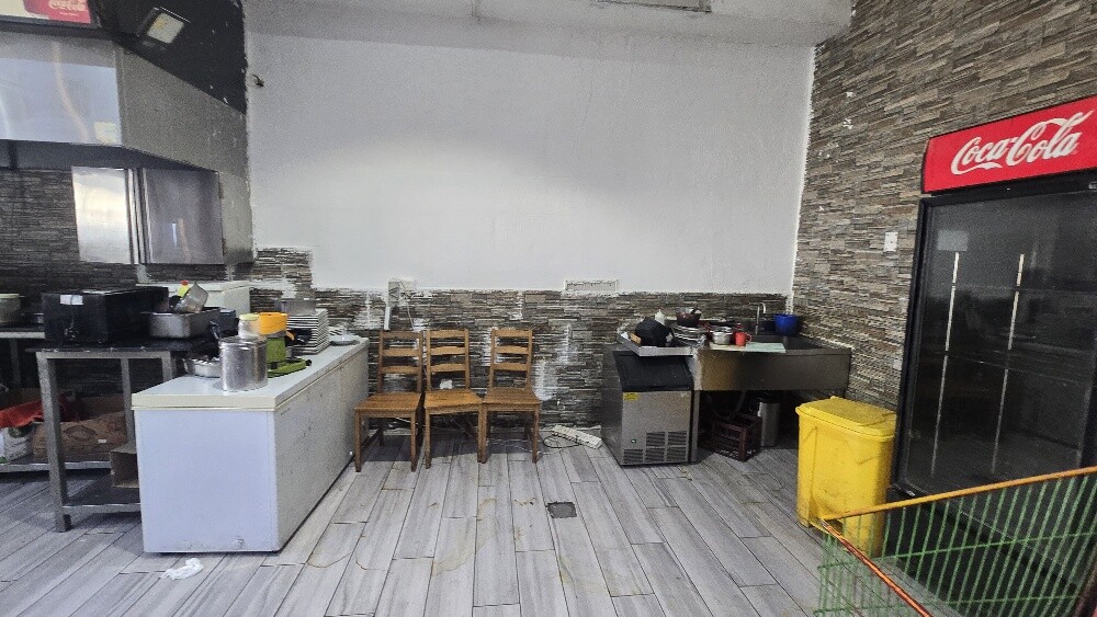 RESTAURANT FOR SALE - 10