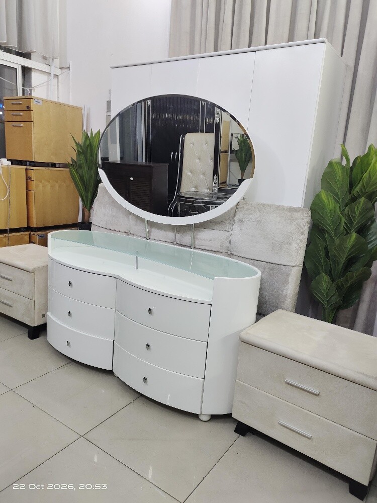 Queen size bedroom set for sale - 2