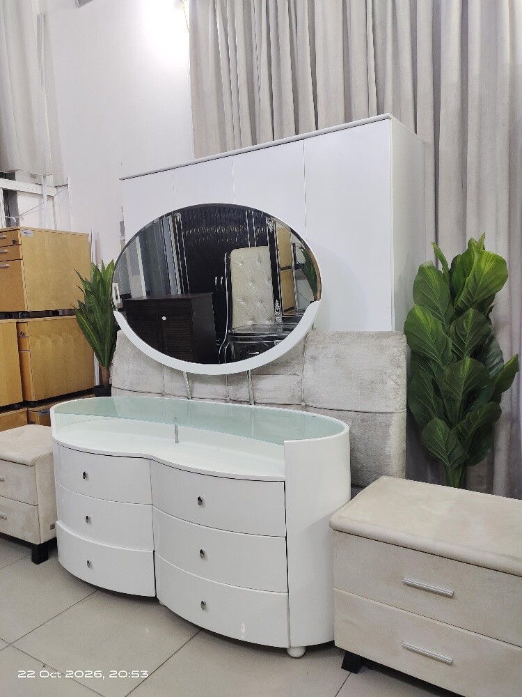 Queen size bedroom set for sale - 1