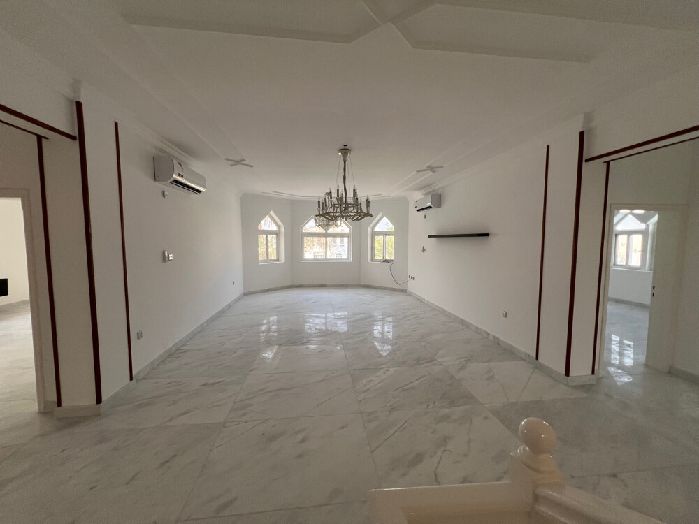 للايجار فيلا راقيه في الدفنه  - 9
