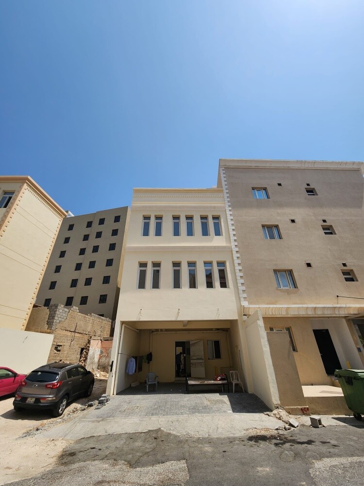 للبيع عماره جديده بنجمه  مساحه 11 - 1