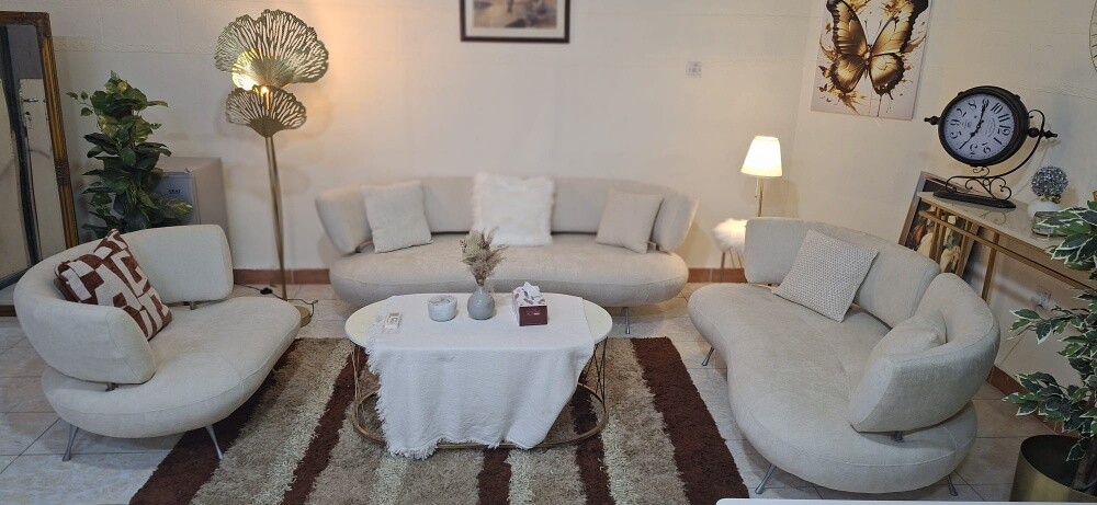 Usde, branded,luxury  six seatar 3+ - 4