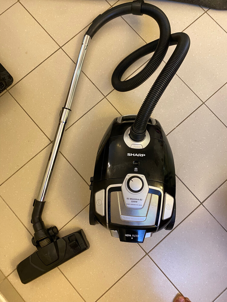 vacuum cleaner Sharp 2200W - 1