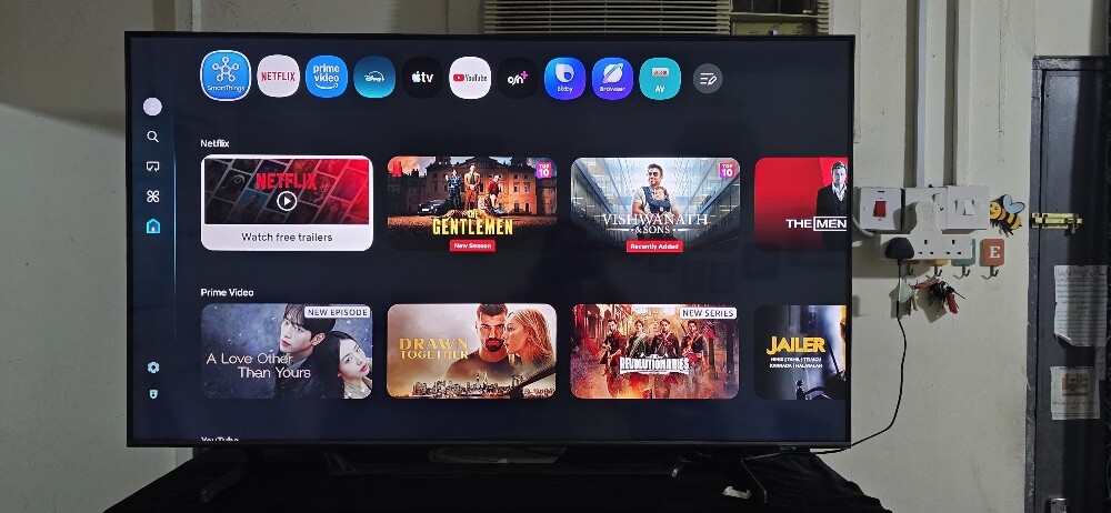 Samsung 55" 4K UHD QLED smart tv - 4