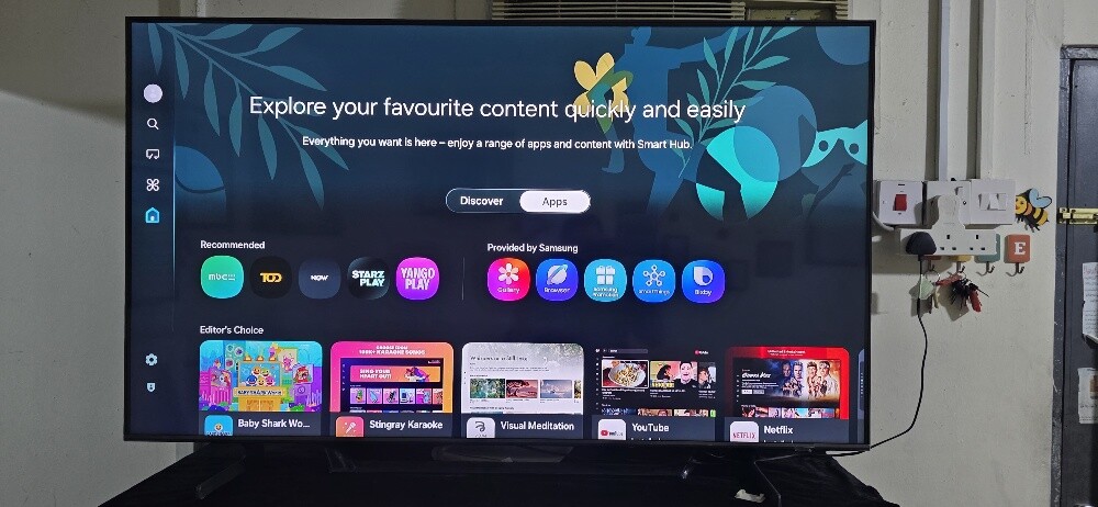 Samsung 55" 4K UHD QLED smart tv - 1
