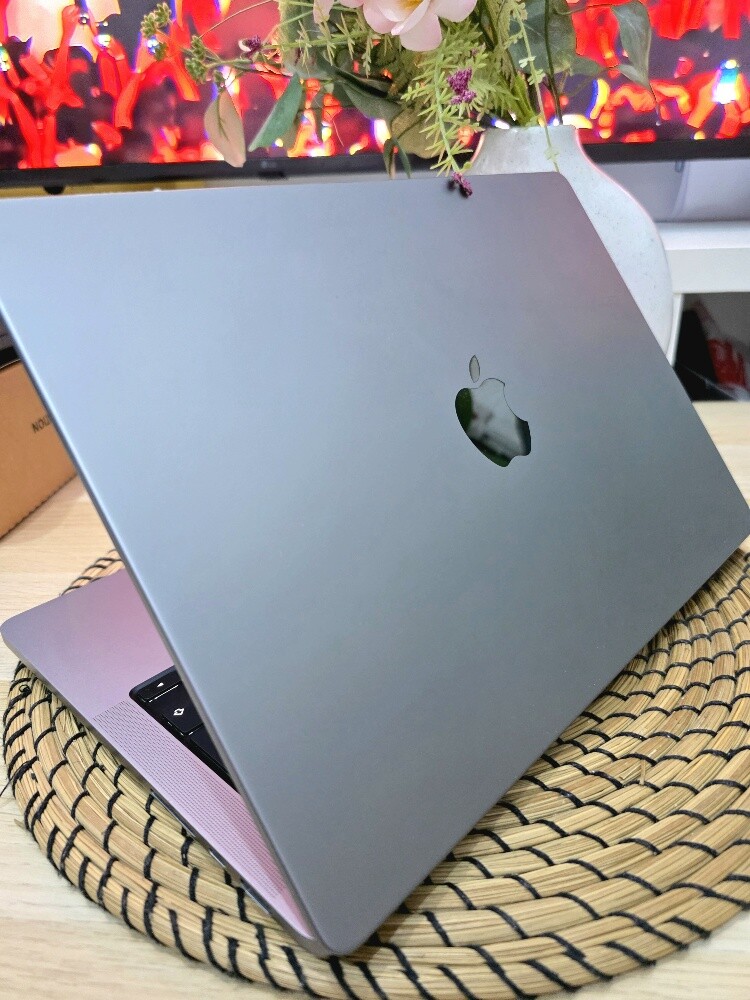 16/1TB 14" Macbook M2 Pro Gray - 6