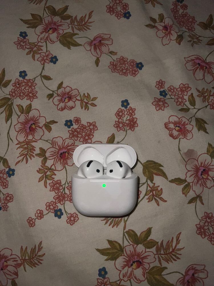 Apple AirPods 4 active noise - 1