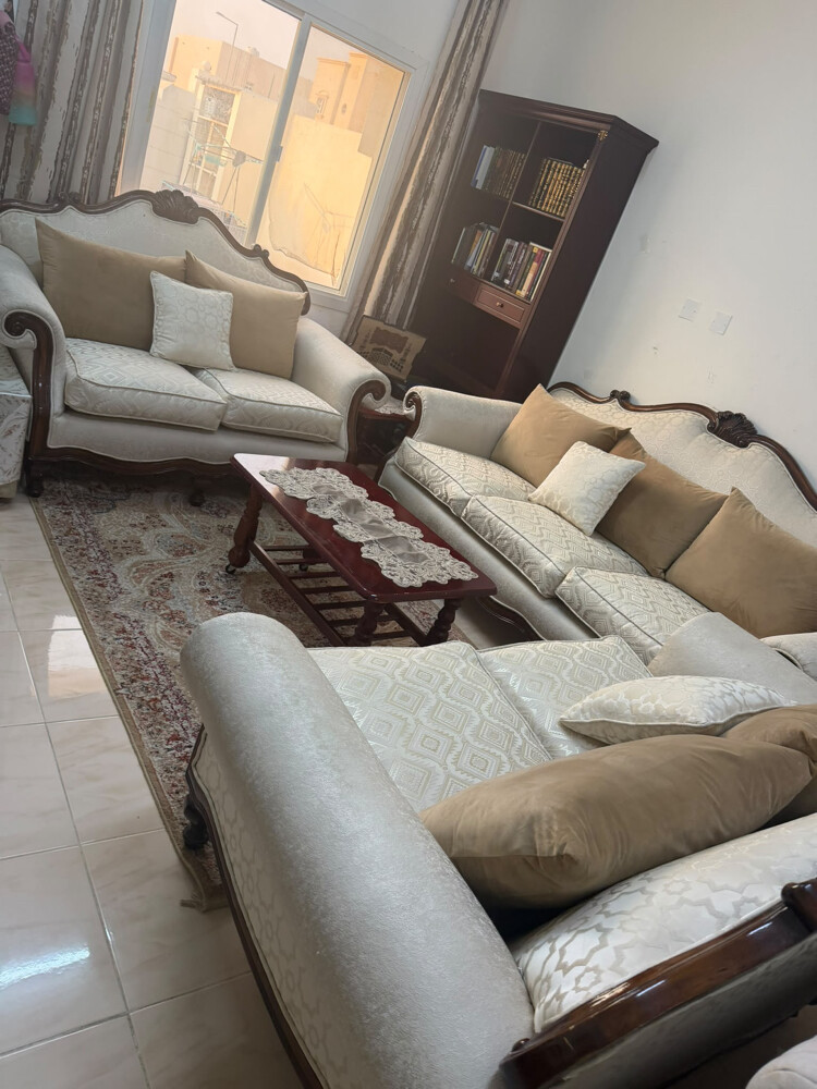 كنب بحالة ممتازة خشب قوي جدا - 2