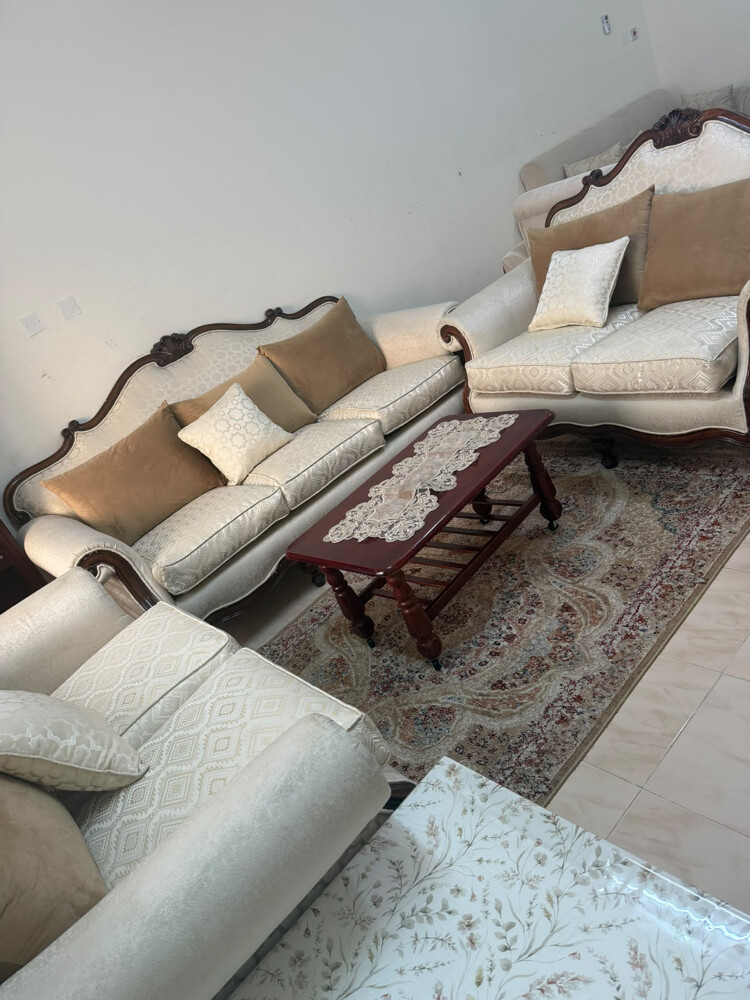 كنب بحالة ممتازة خشب قوي جدا - 1