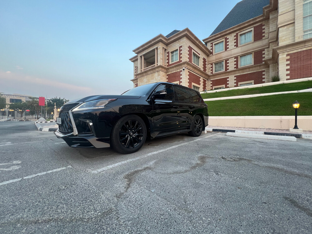 LX570 black editon 2019 - 11