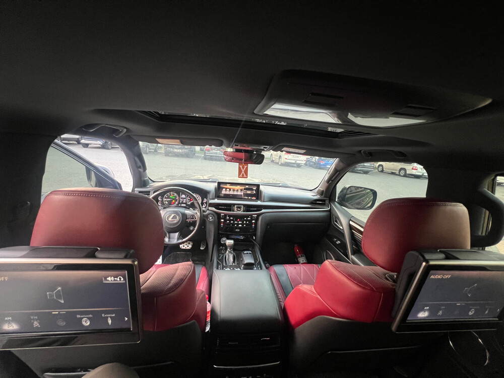LX570 black editon 2019 - 12