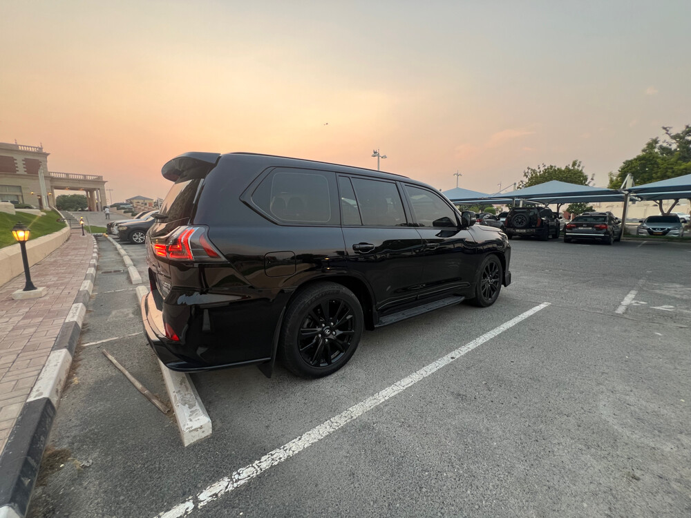 LX570 black editon 2019 - 16