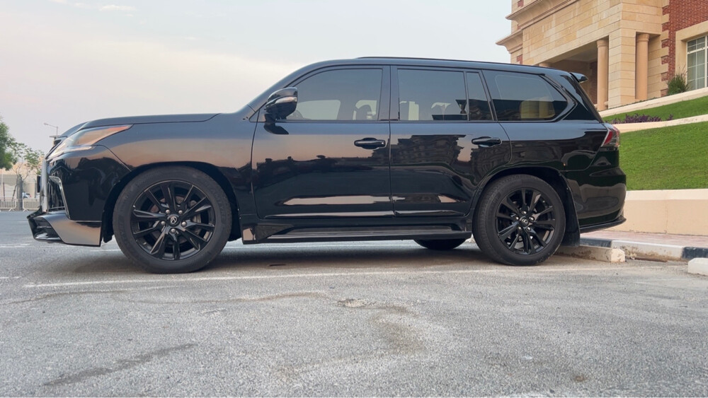 LX570 black editon 2019 - 7