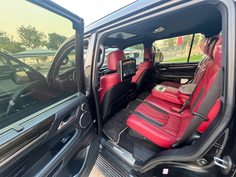 LX570 black editon 2019 - 13