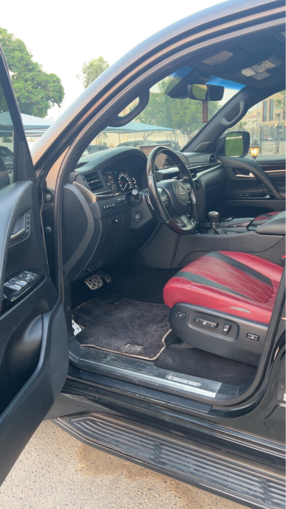 LX570 black editon 2019 - 10