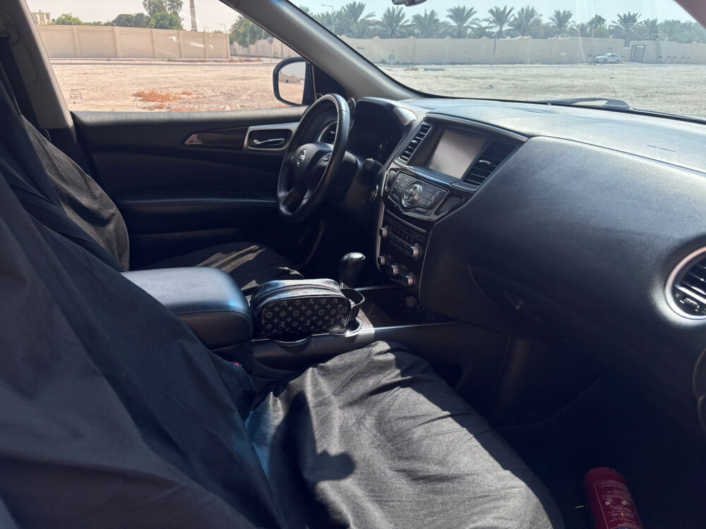 نيسان - 7