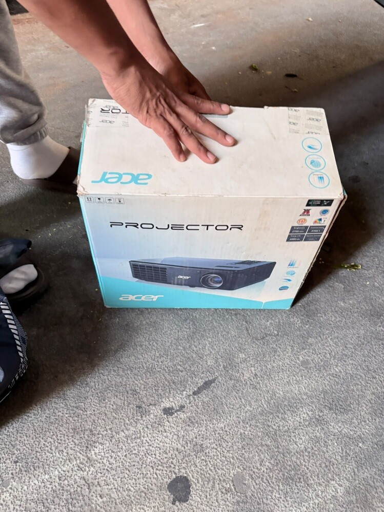 ACER PROJECTOR - 1