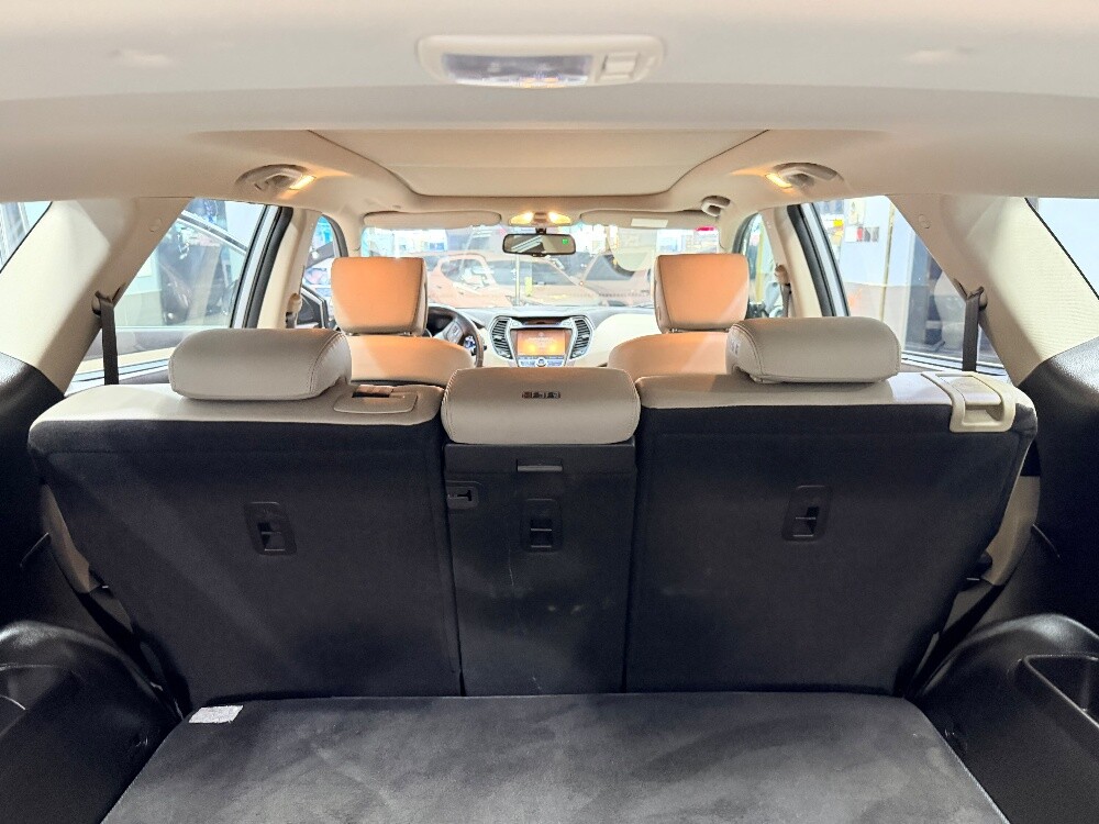 Full Options Hyundai Santa Fe - 17
