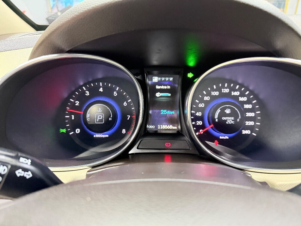 Full Options Hyundai Santa Fe - 14