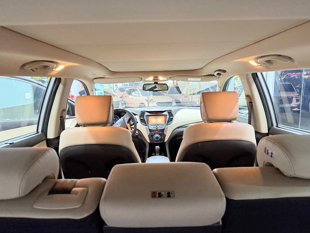 Full Options Hyundai Santa Fe - 7