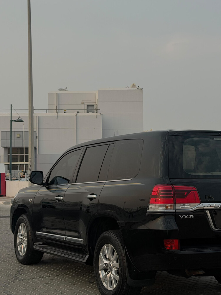 LAND CRUISER VXR V8 5.7 - 2