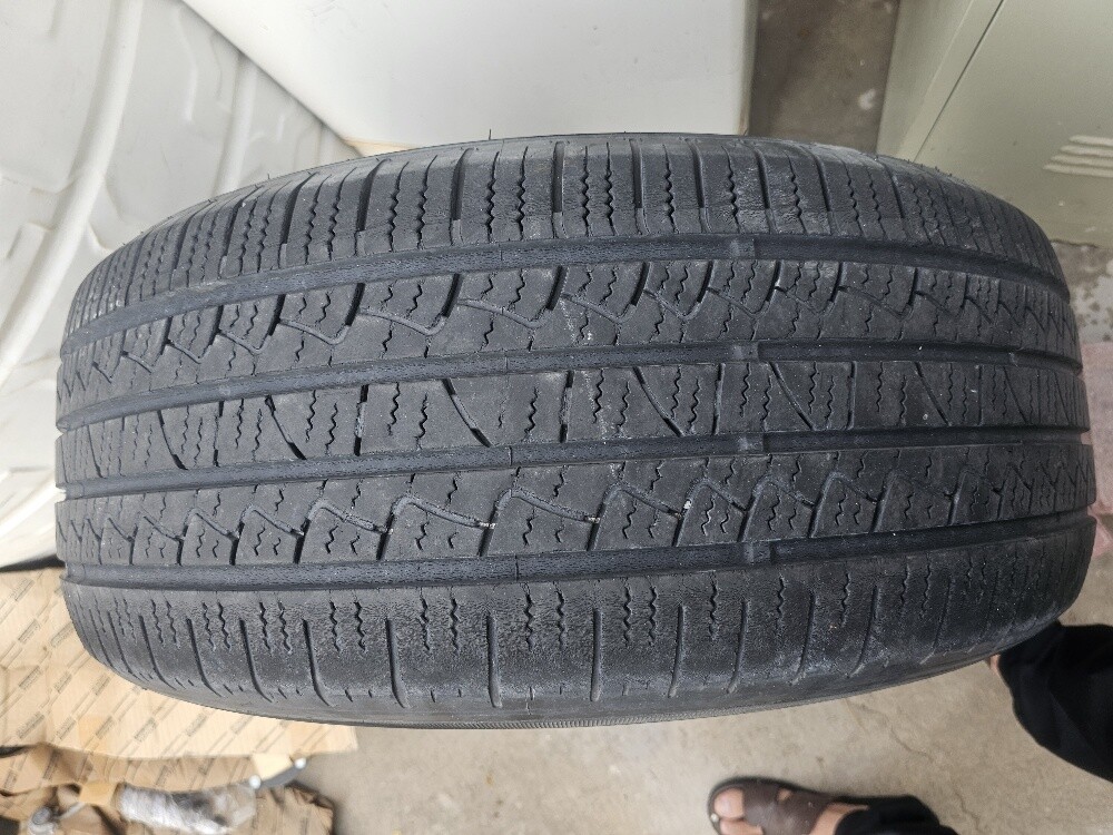 tire for sale 285/60/R18 - 5
