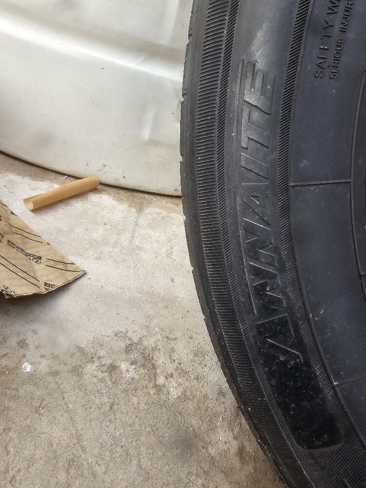 tire for sale 285/60/R18 - 4