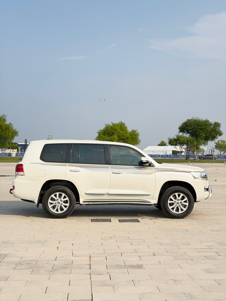 LANDCRUISER GXR V8  - 4