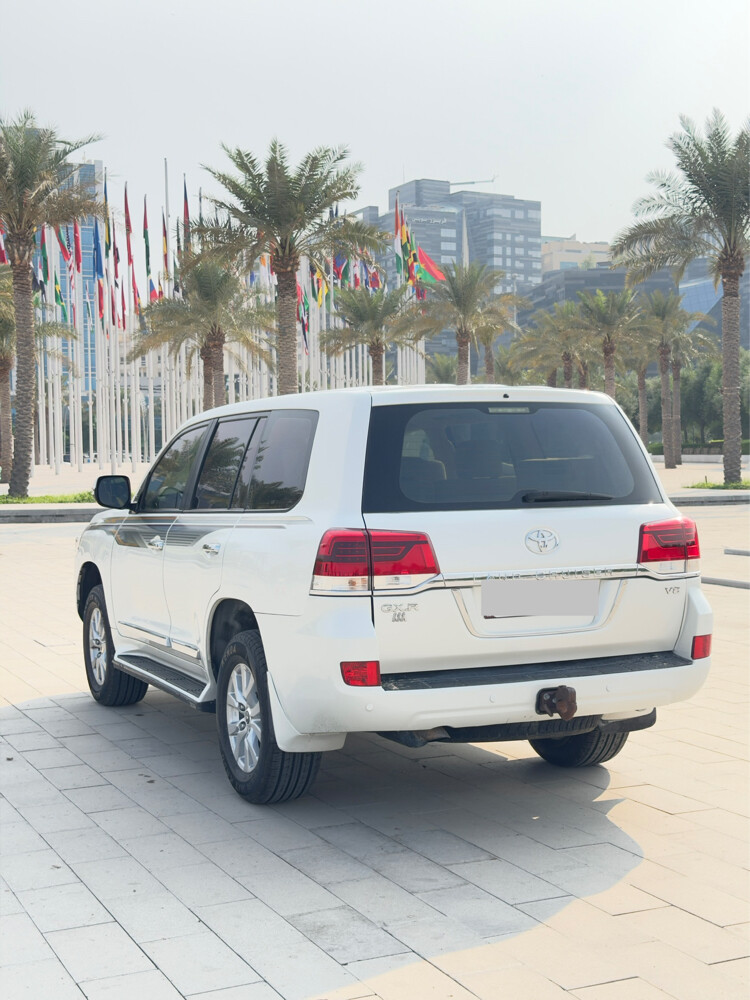 LANDCRUISER GXR V8  - 6