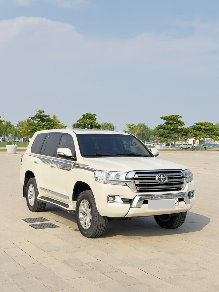 LANDCRUISER GXR V8  - 5