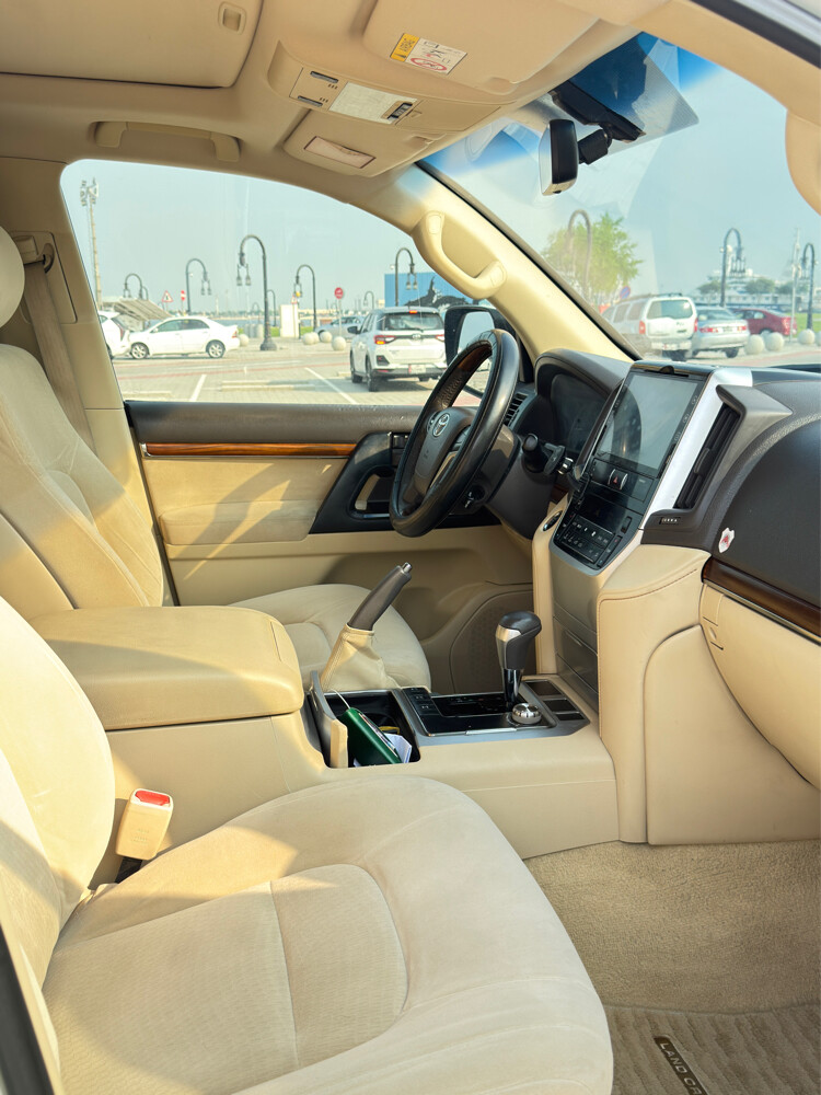 LANDCRUISER GXR V8  - 10