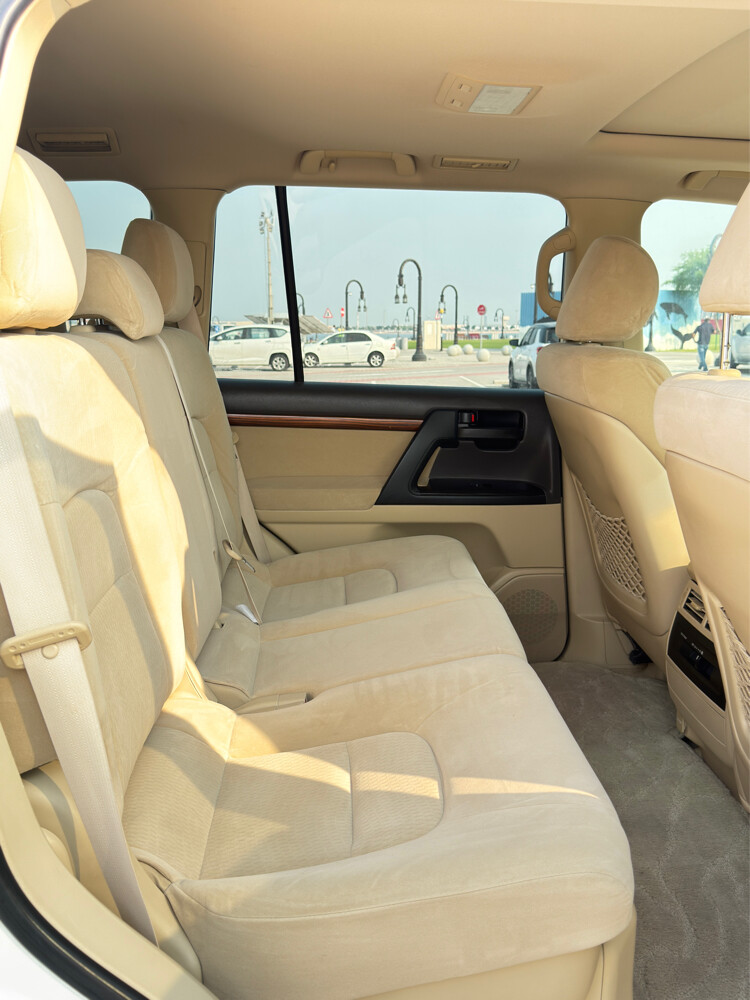 LANDCRUISER GXR V8  - 11