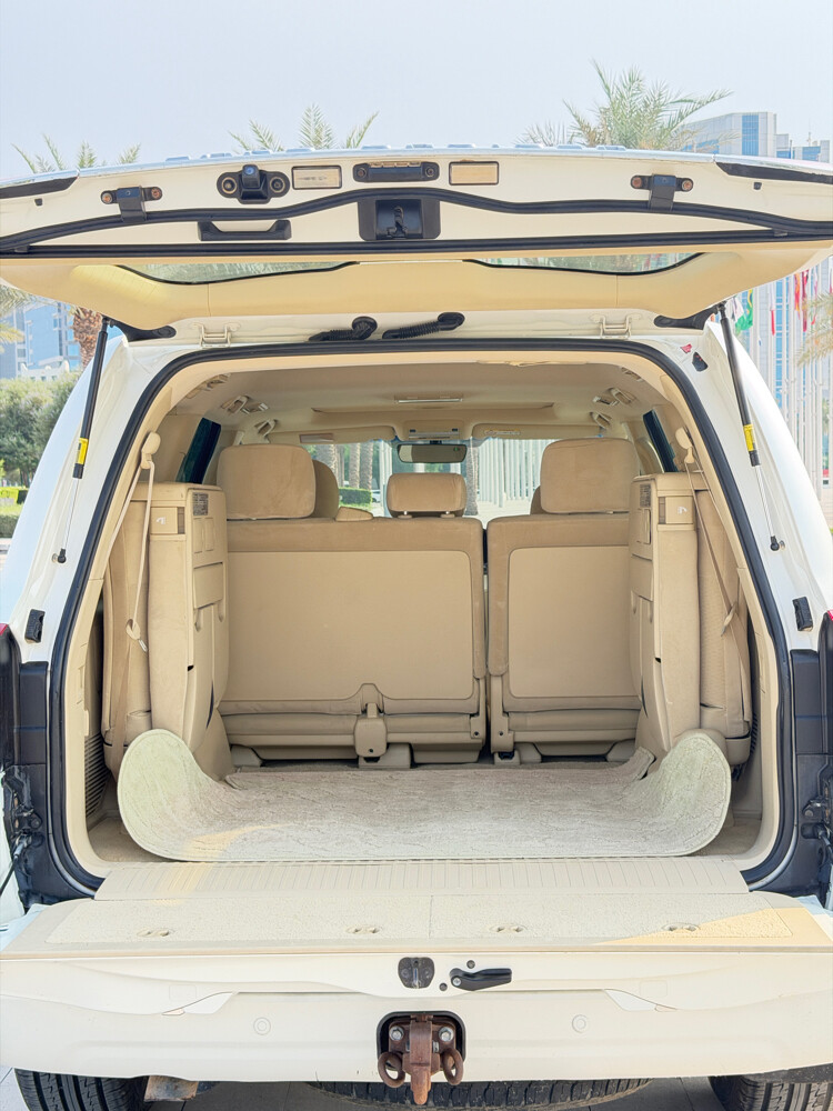 LANDCRUISER GXR V8  - 7