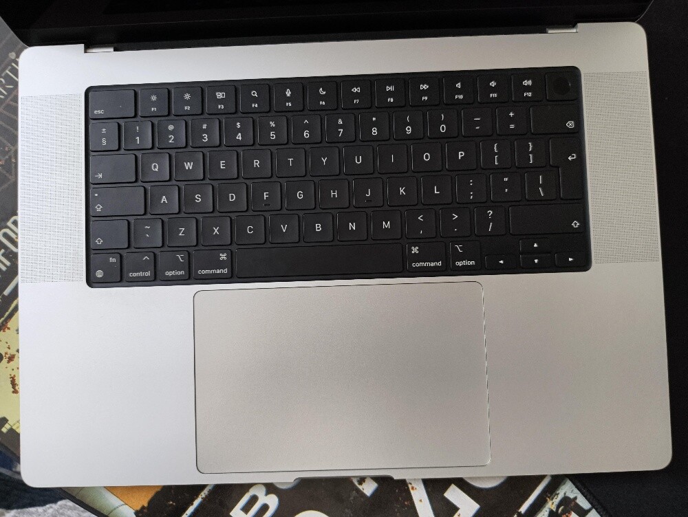 Macbook pro M1 16 Inch 16GB Ram - 2