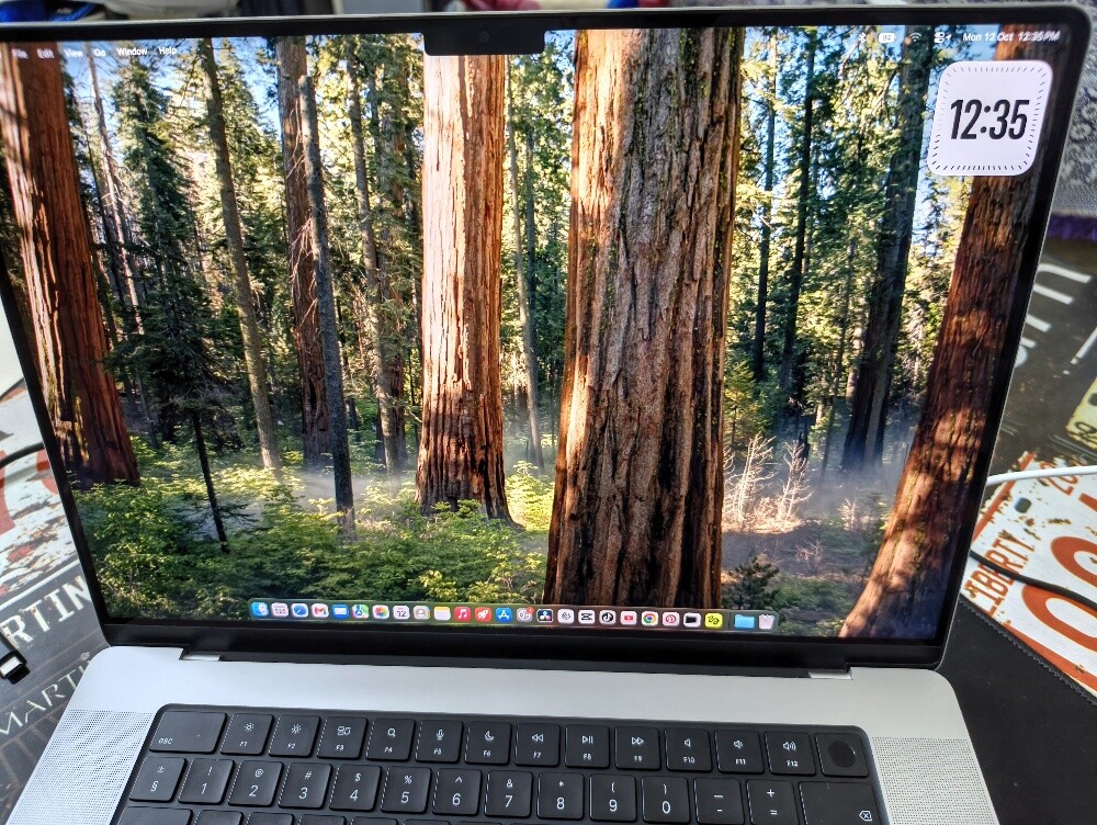 Macbook pro M1 16 Inch 16GB Ram - 4