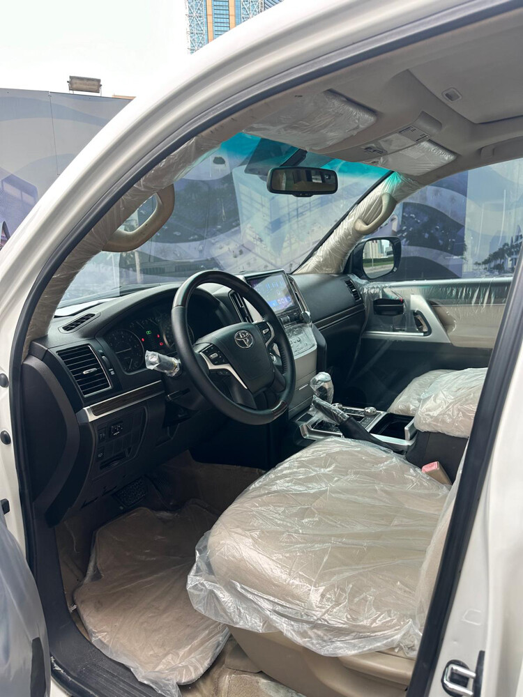 Land Cruiser  - 7