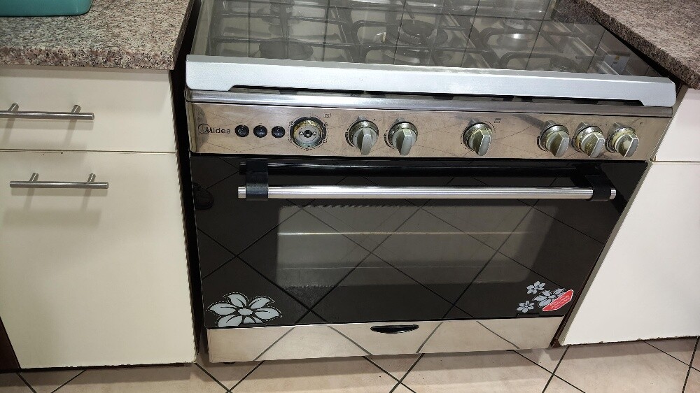 Gas cooker - 1