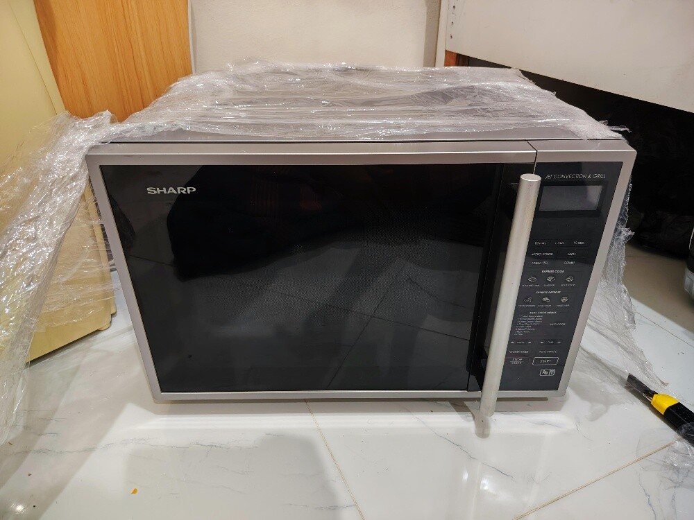 Sharp 40L microwave - 1
