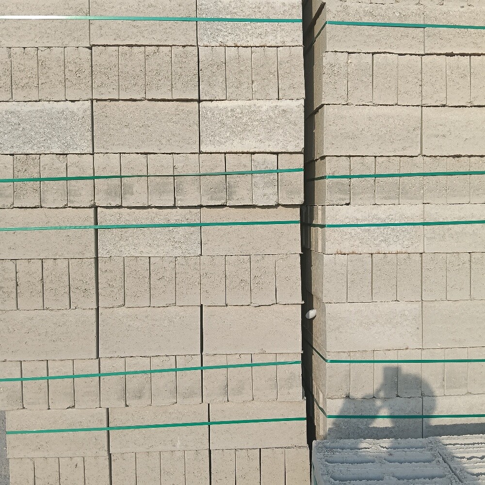 For sale: 20 cm concrete blocks - 24