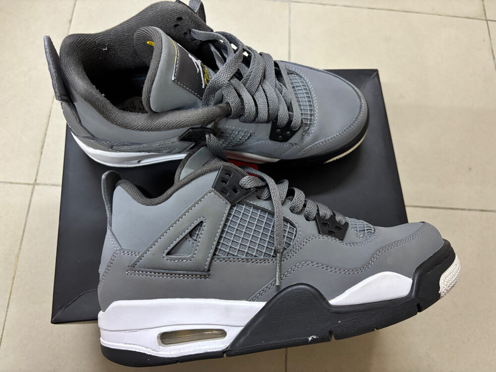 Air Jordan 4 Retro - 3