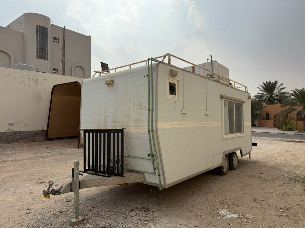 كبينه مصنع بحر العريش فيها تانك ماي 300 و فيها بلاك وتر صرف صحي و مكيف جديد و مكينت بترول و المساحه 5-3 - 3