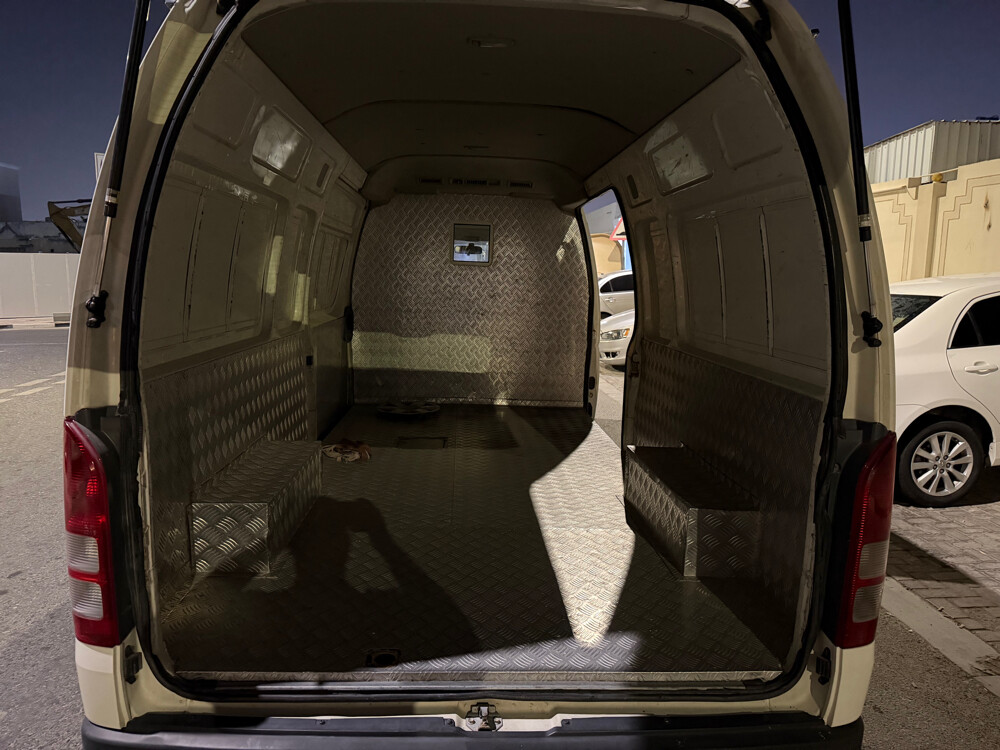 Hiace van - 6