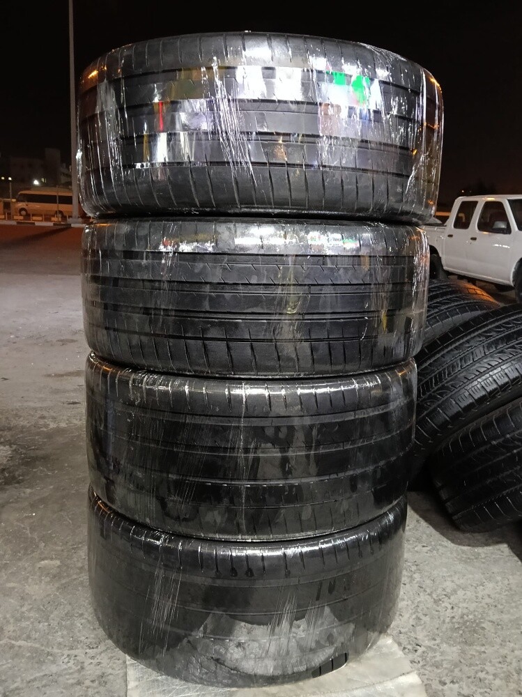 325/35/22 or 285/40/22 Michelin - 6
