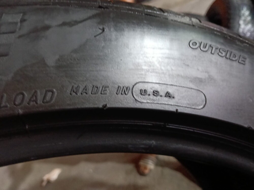 325/35/22 or 285/40/22 Michelin - 7