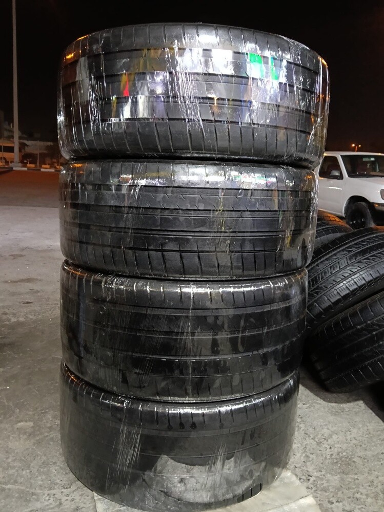 325/35/22 or 285/40/22 Michelin - 1