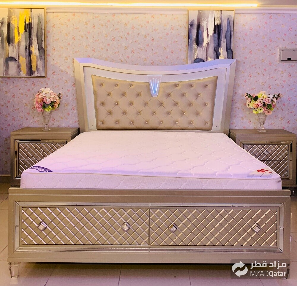 KING BED WITH MATTRESS AND 2 TABLE. - 1