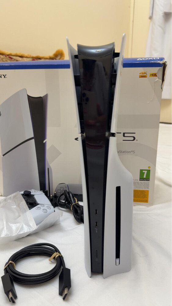 ps5 slim cd version with box - 5