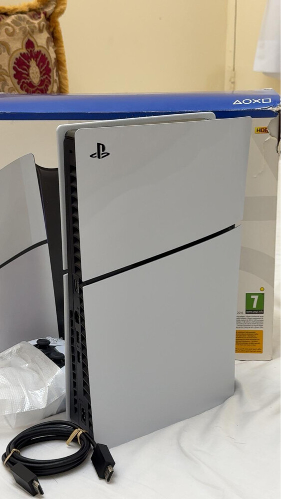 ps5 slim cd version with box - 4