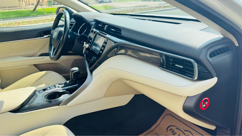 TOYOTA CAMRY GLE FULL OPTION FOR SA - 11